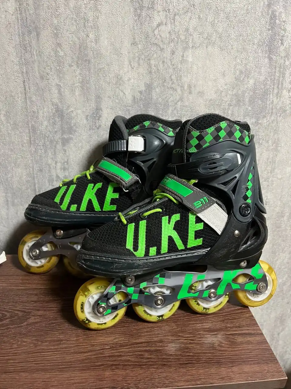 Продам коньки и ролики раздвижные
