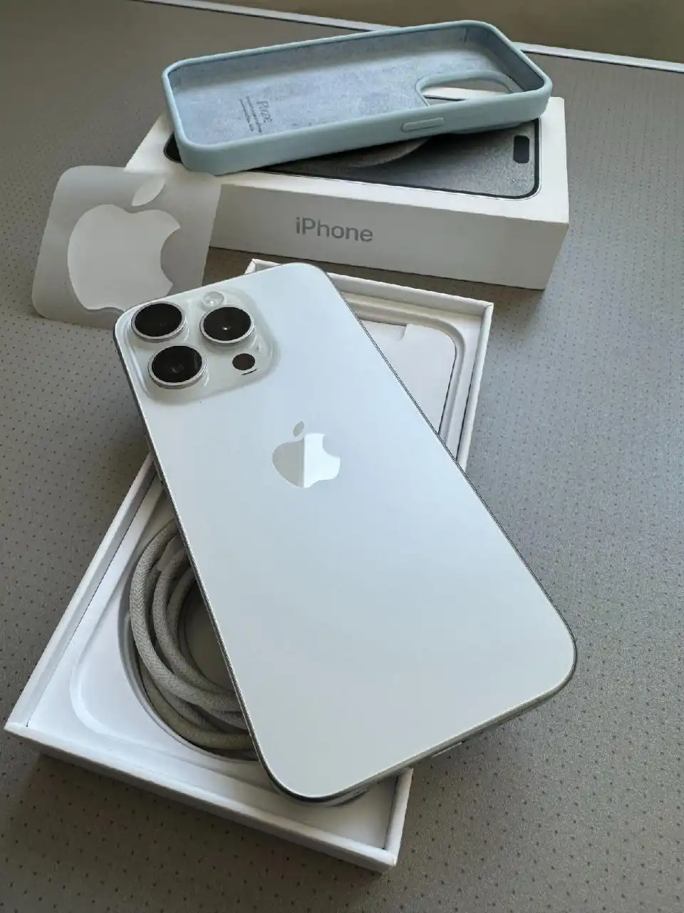 Продается iPhone 15 Pro 256 ГБ