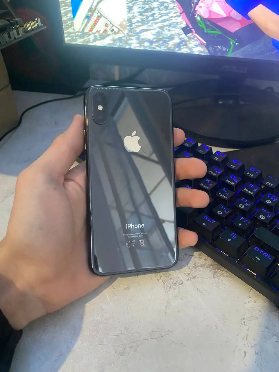 Продам IPhone X 64gb