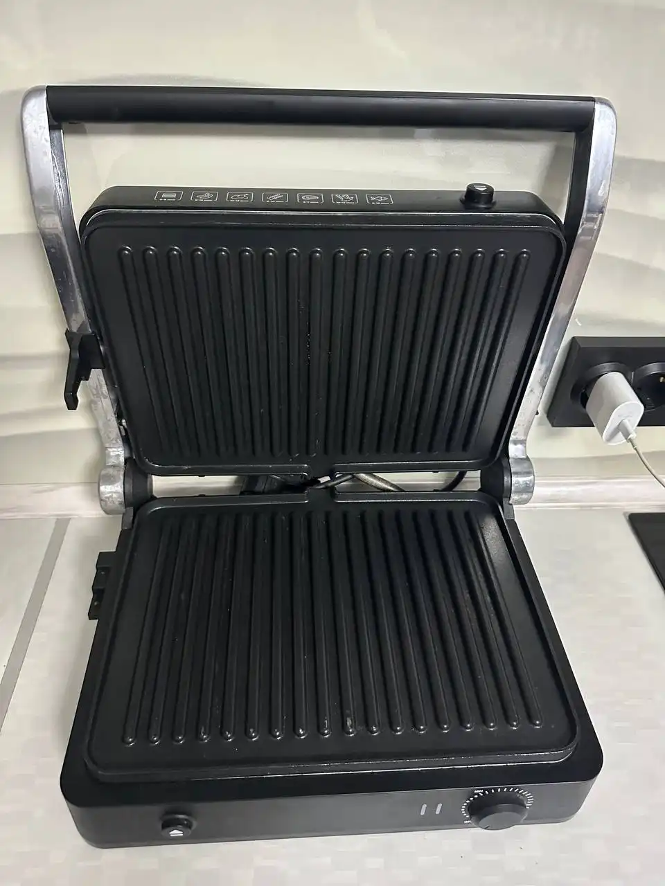 Электрогриль б/у в отличном состоянии