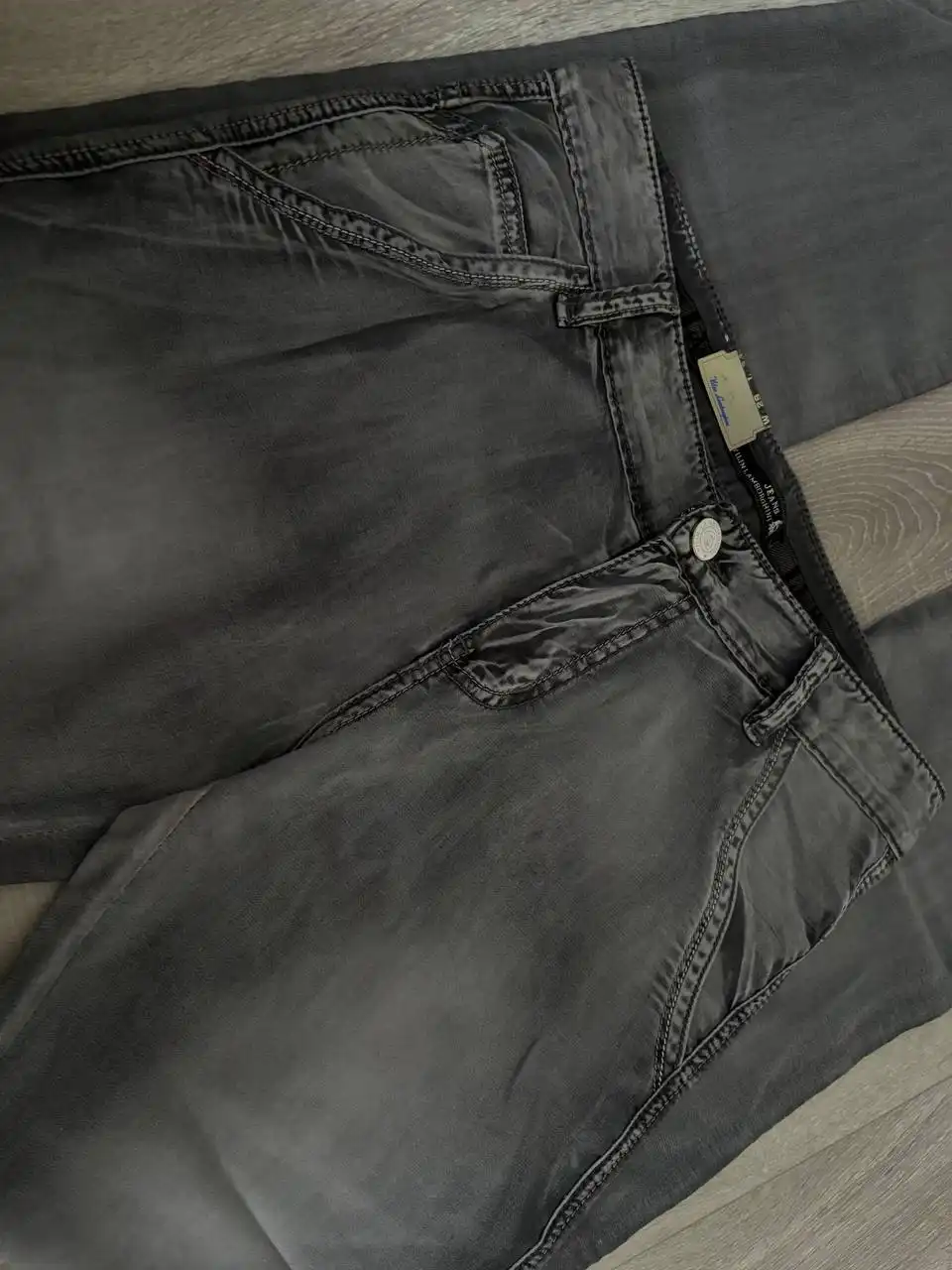 Продажа новых джинсов с биркой