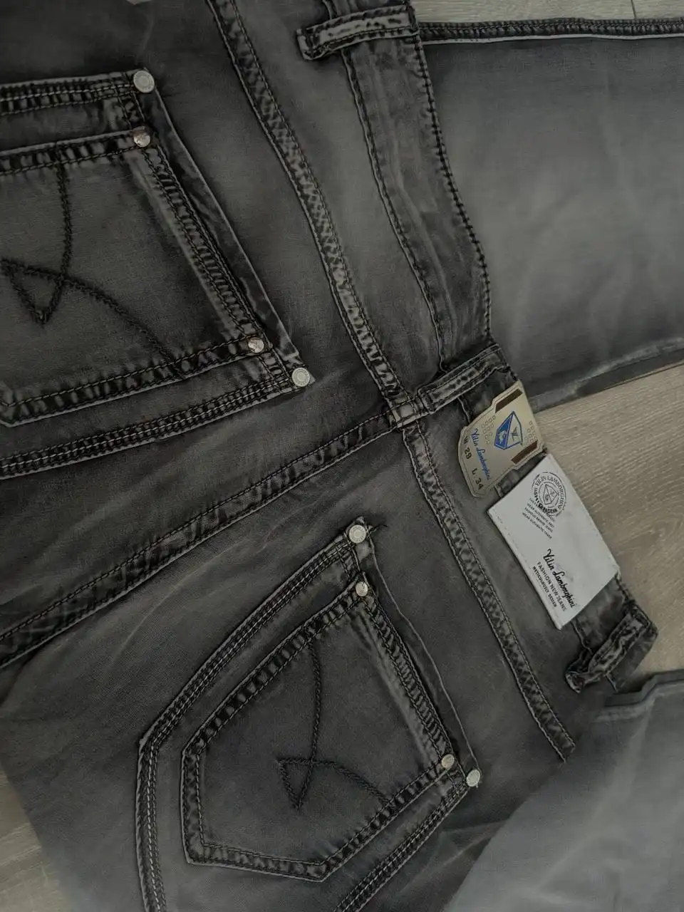 Продажа новых джинсов с биркой