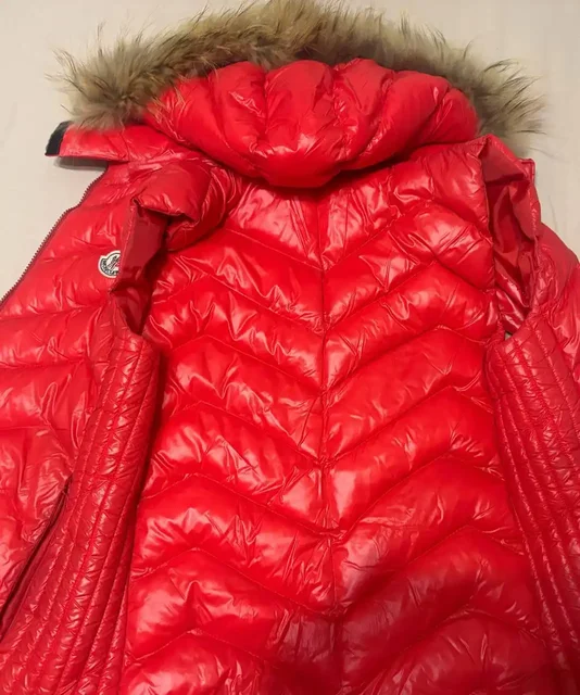 Продажа жилетки Moncler - частное объявление в Барнаул