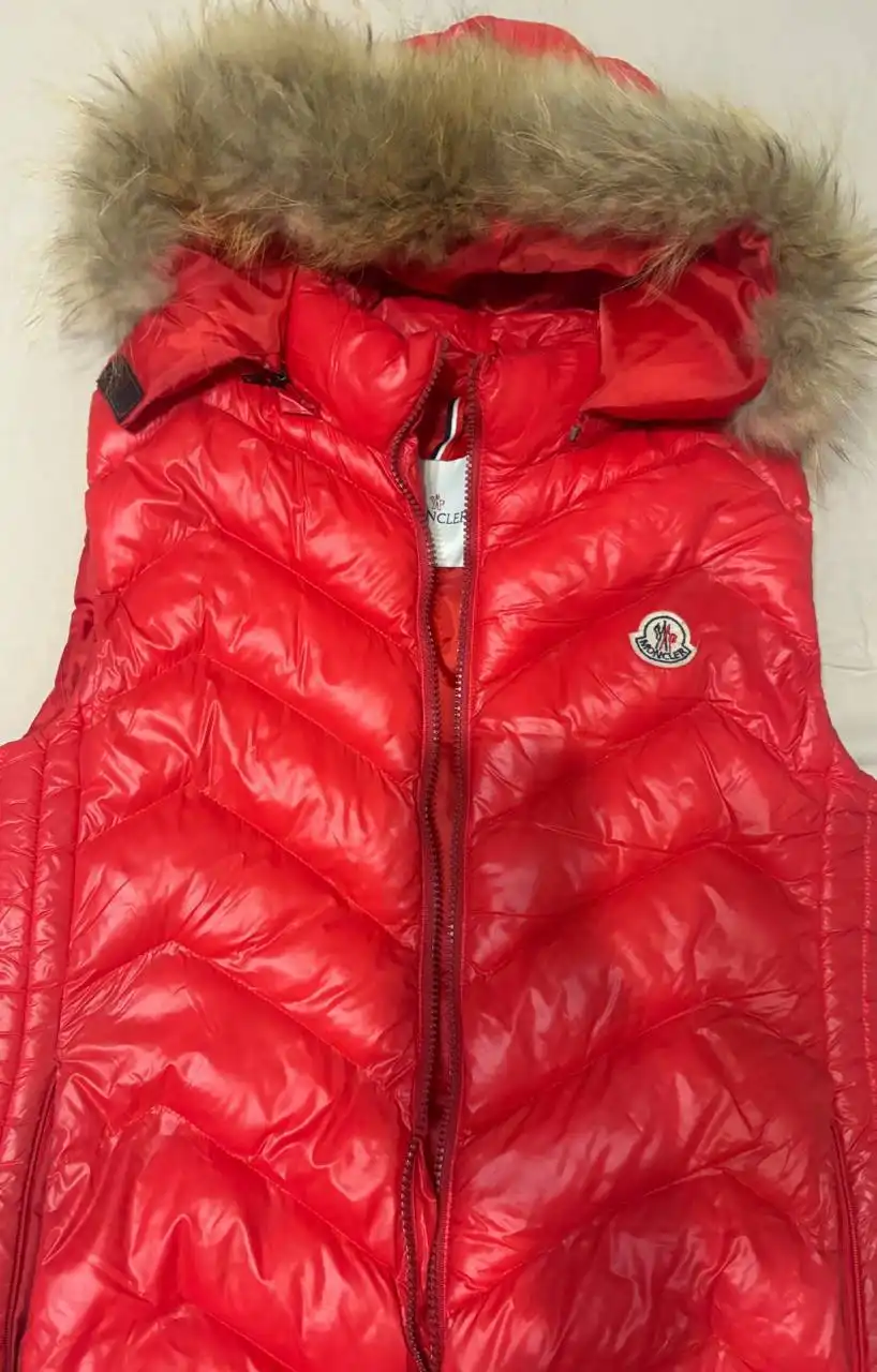 Продажа жилетки Moncler