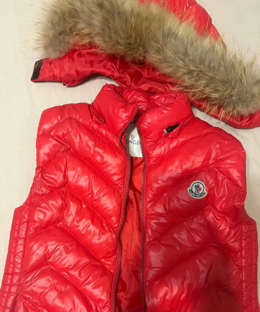 Продажа жилетки Moncler