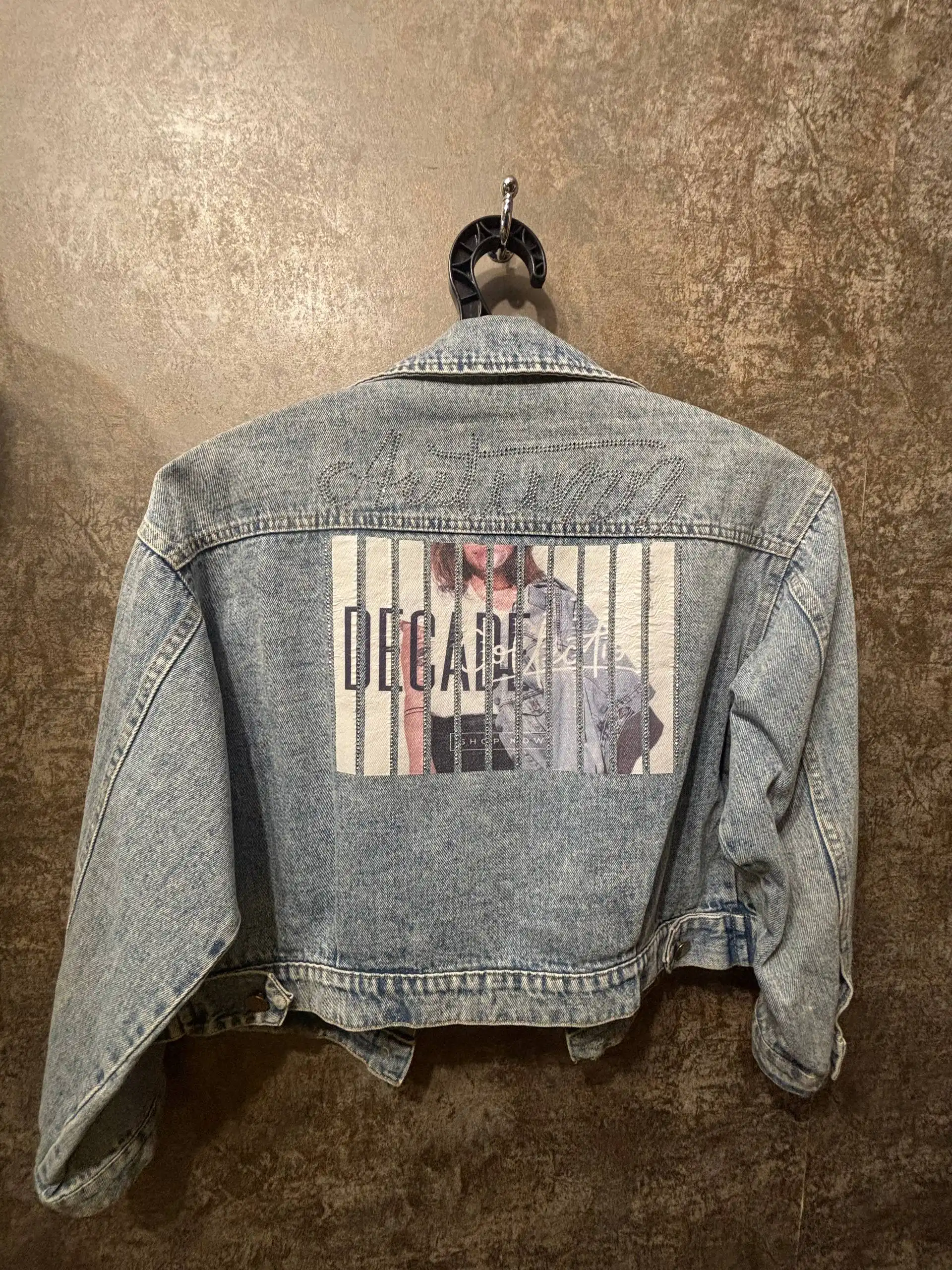 Джинсовая куртка - Верхняя одежда (Одежда) в Барнаул