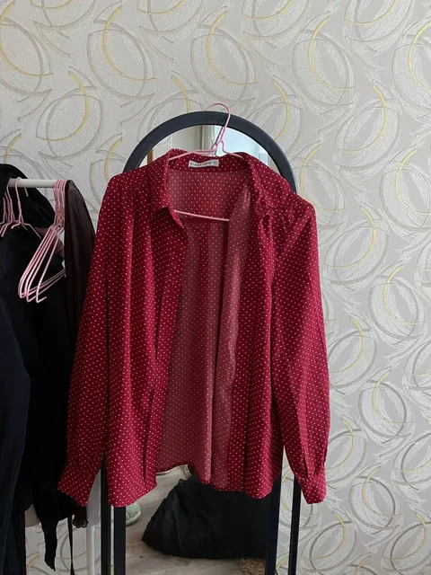 Одежда размеры M-L - Футболки в Барнаул