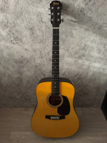 Продам акустическую гитару с аксессуарами - Хобби и отдых в Барнаул