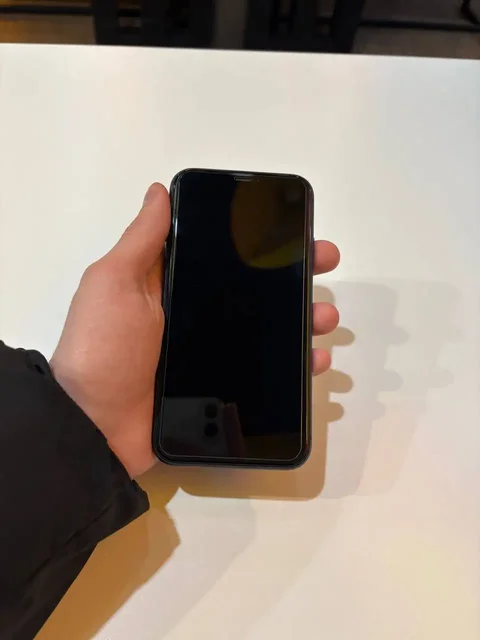iPhone 11 128 Gb черный в отличном состоянии - Гаджеты в Барнаул