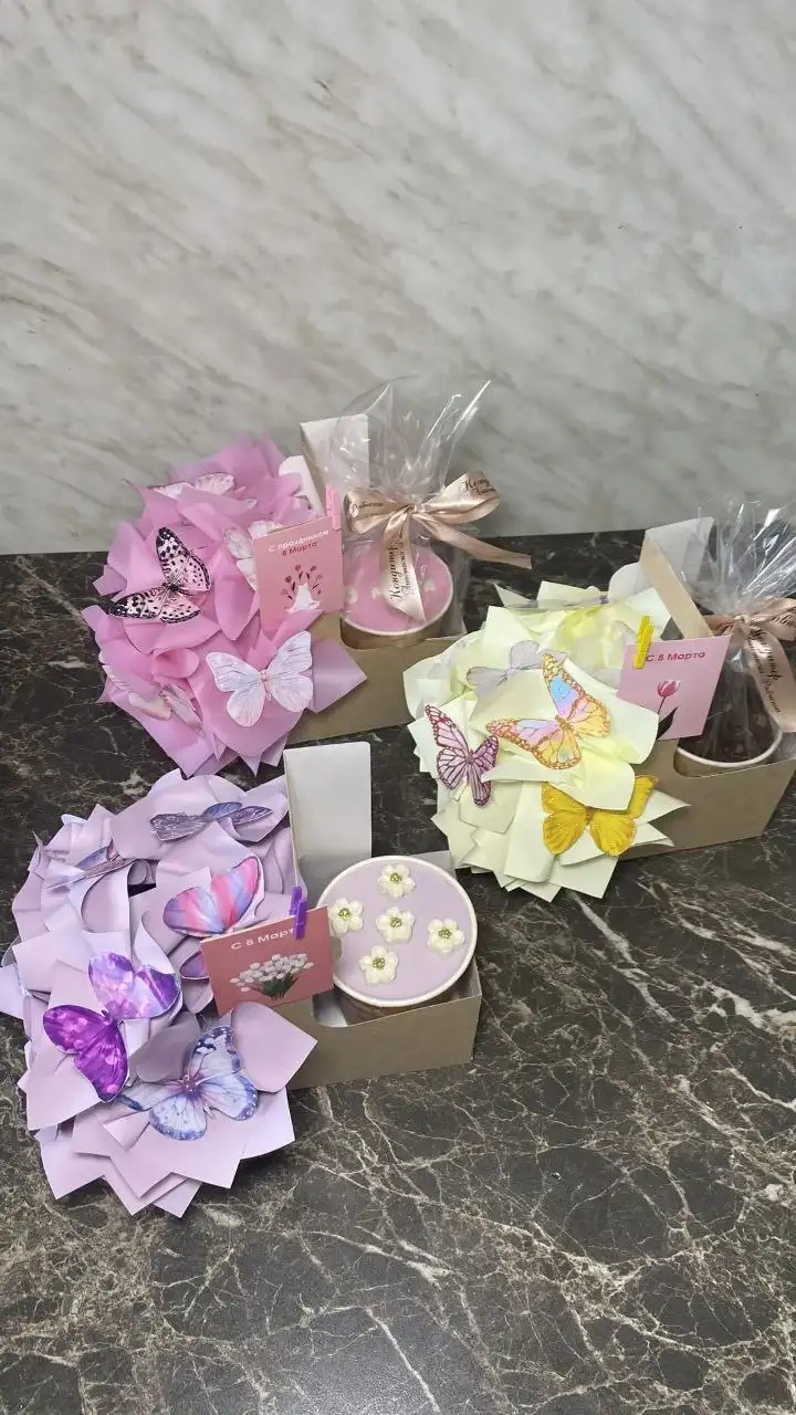 Декоративные букеты из бабочек и наборы с десертами к 8 марта - Барахолка в Барнаул