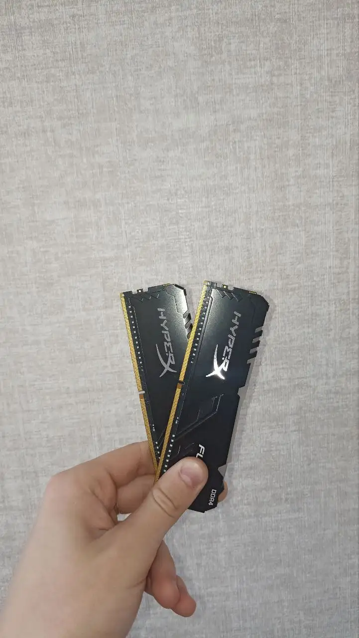 Продам оперативную память Kingston Fury RGB 16GB - Комплектующие для ПК (Электроника) в Барнаул