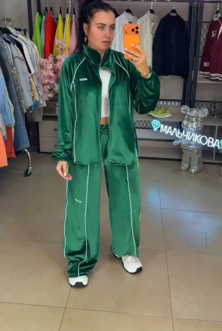 Велюровый костюм двойка, размеры 42-58 - Костюмы (Одежда) в Барнаул