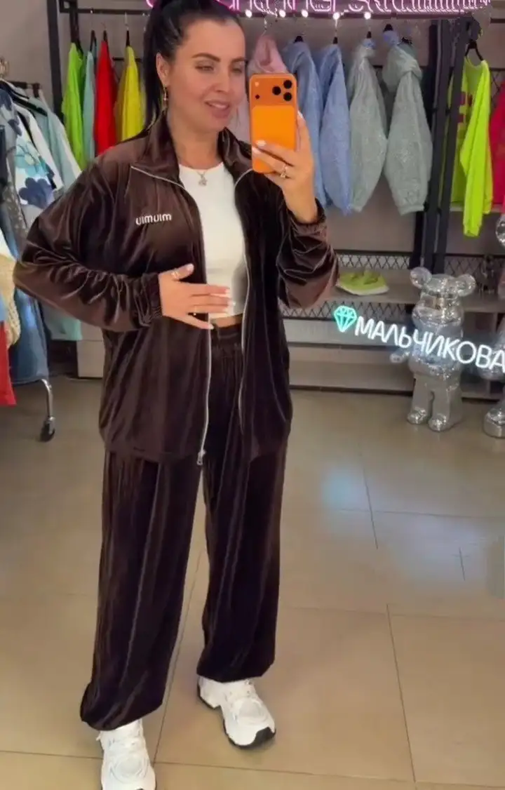 Велюровый костюм двойка, размеры 42-58 - Костюмы (Одежда) в Барнаул