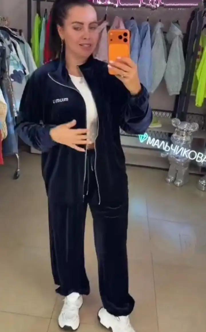 Велюровый костюм двойка, размеры 42-58 - Костюмы (Одежда) в Барнаул