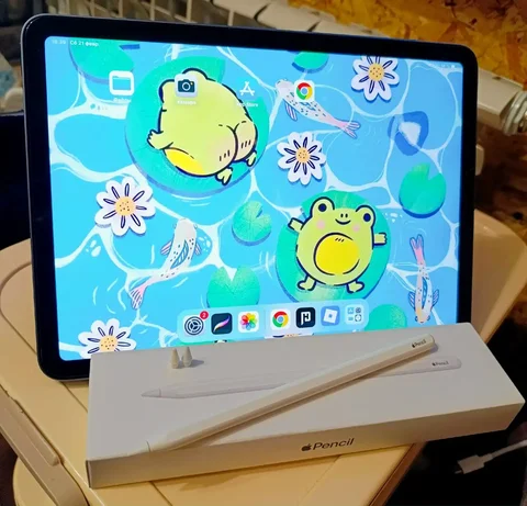 Apple iPad Air 5 + Apple Pencil 2 + аксессуары - Гаджеты в Барнаул