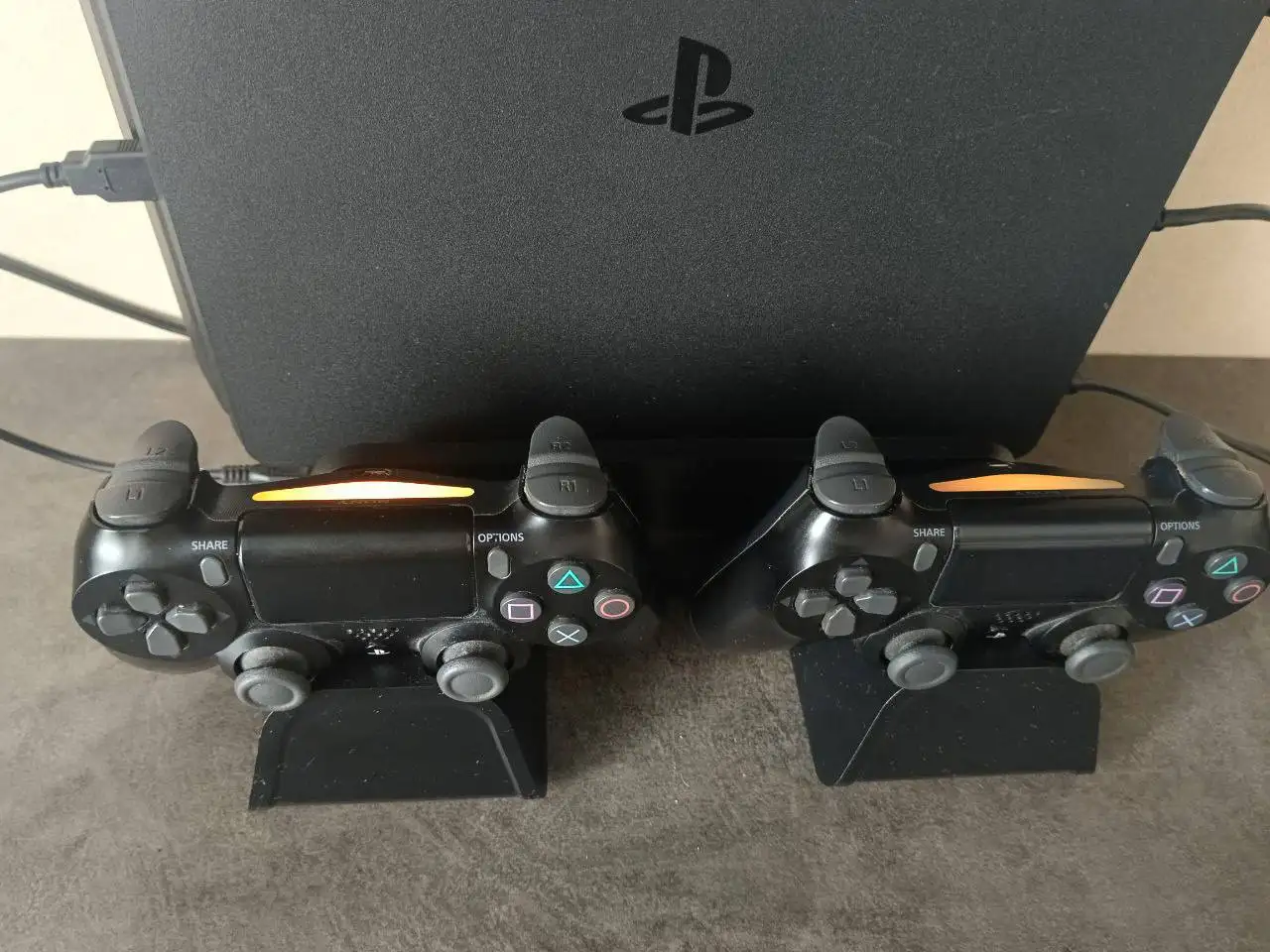 Продам PlayStation 4 Slim 1TB с аксессуарами - Игровые приставки (Электроника) в Барнаул
