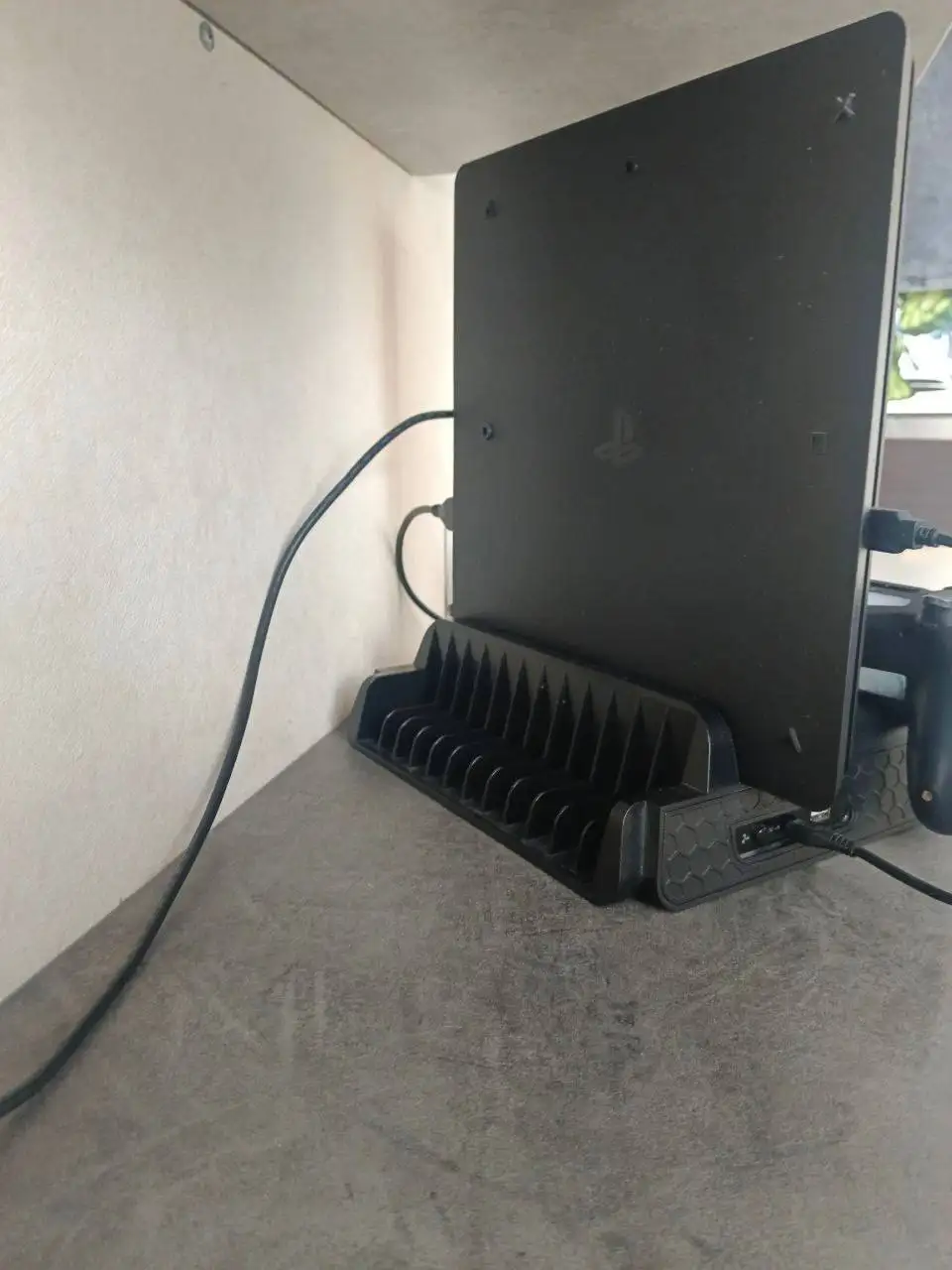 Продам PlayStation 4 Slim 1TB с аксессуарами - Игровые приставки (Электроника) в Барнаул