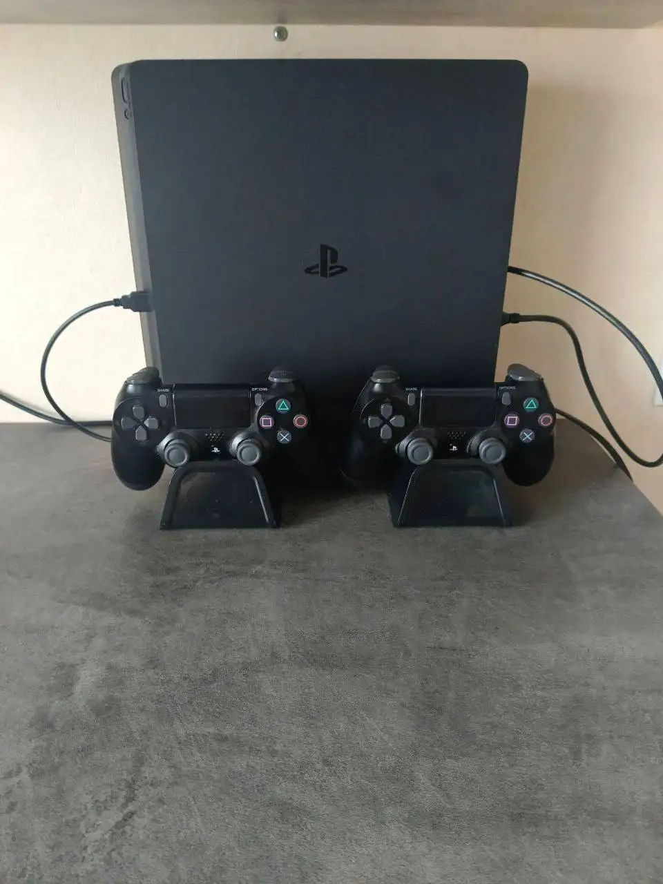 Продам PlayStation 4 Slim 1TB с аксессуарами - Игровые приставки (Электроника) в Барнаул