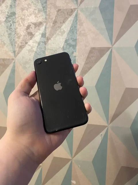 iPhone SE 2020 в удовлетворительном состоянии - Электроника в Барнаул