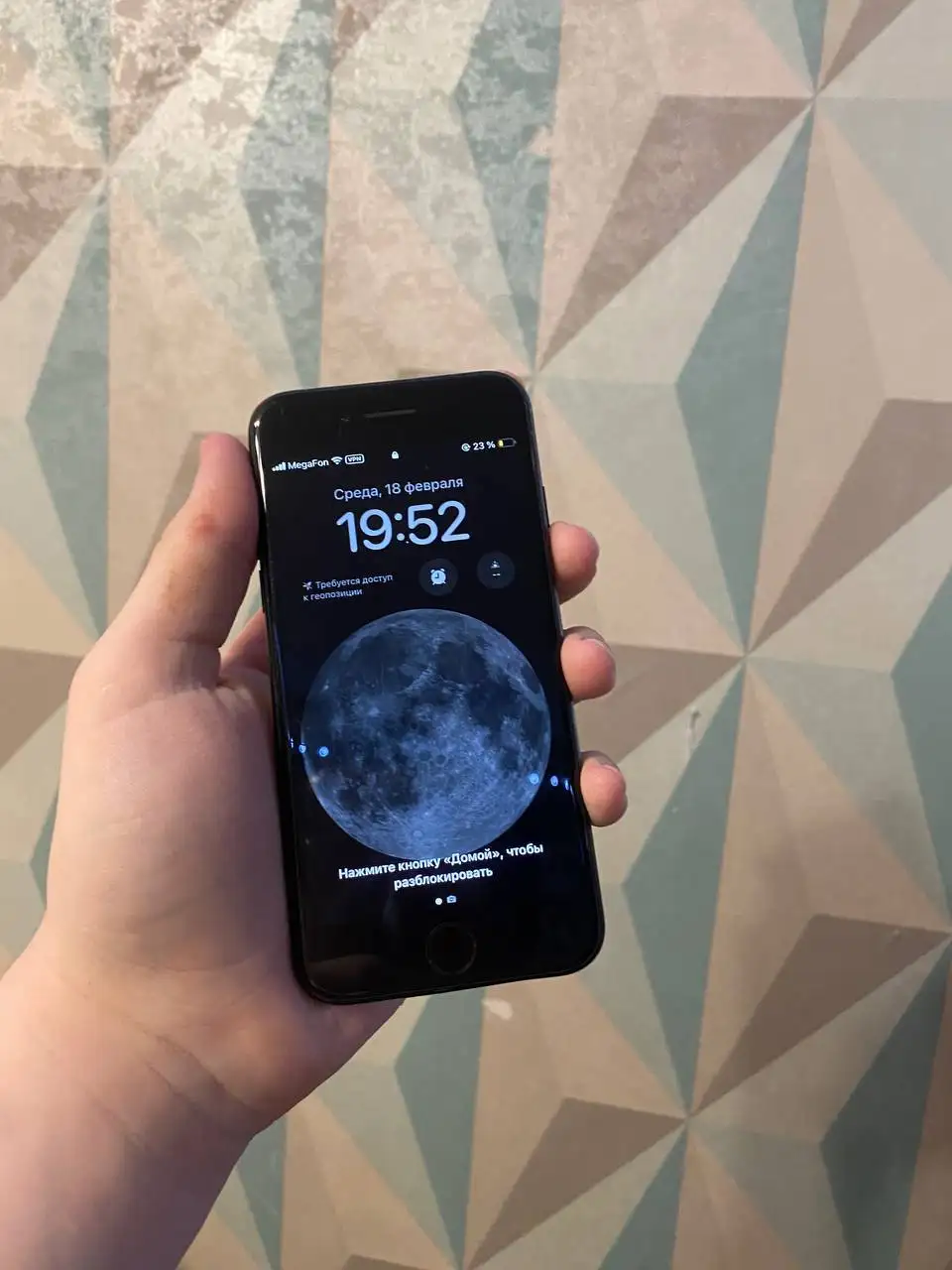 iPhone SE 2020 в удовлетворительном состоянии - Смартфоны (Электроника) в Барнаул