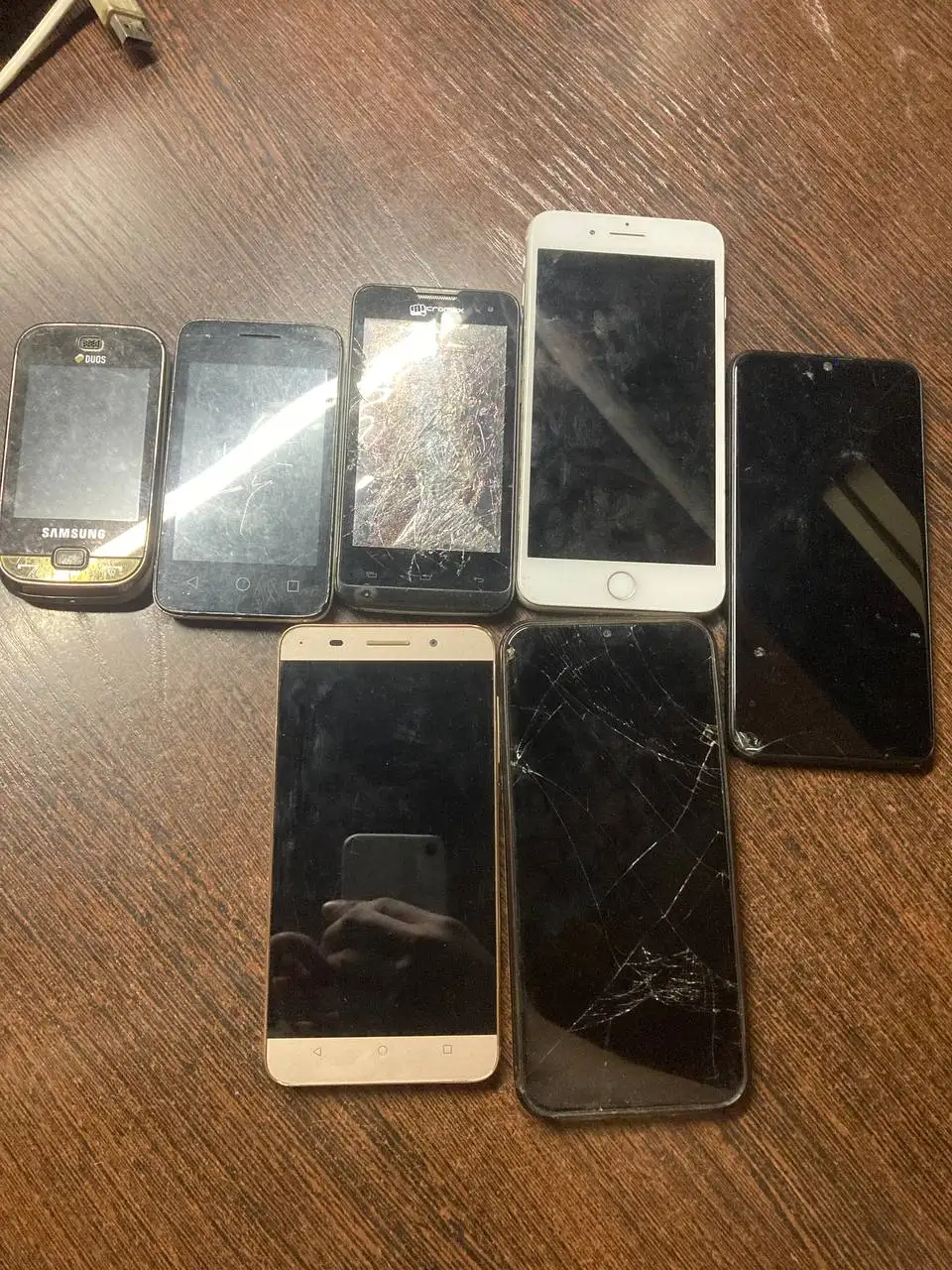 Продажа б/у телефонов различных брендов - Телефоны (Электроника) в Барнаул
