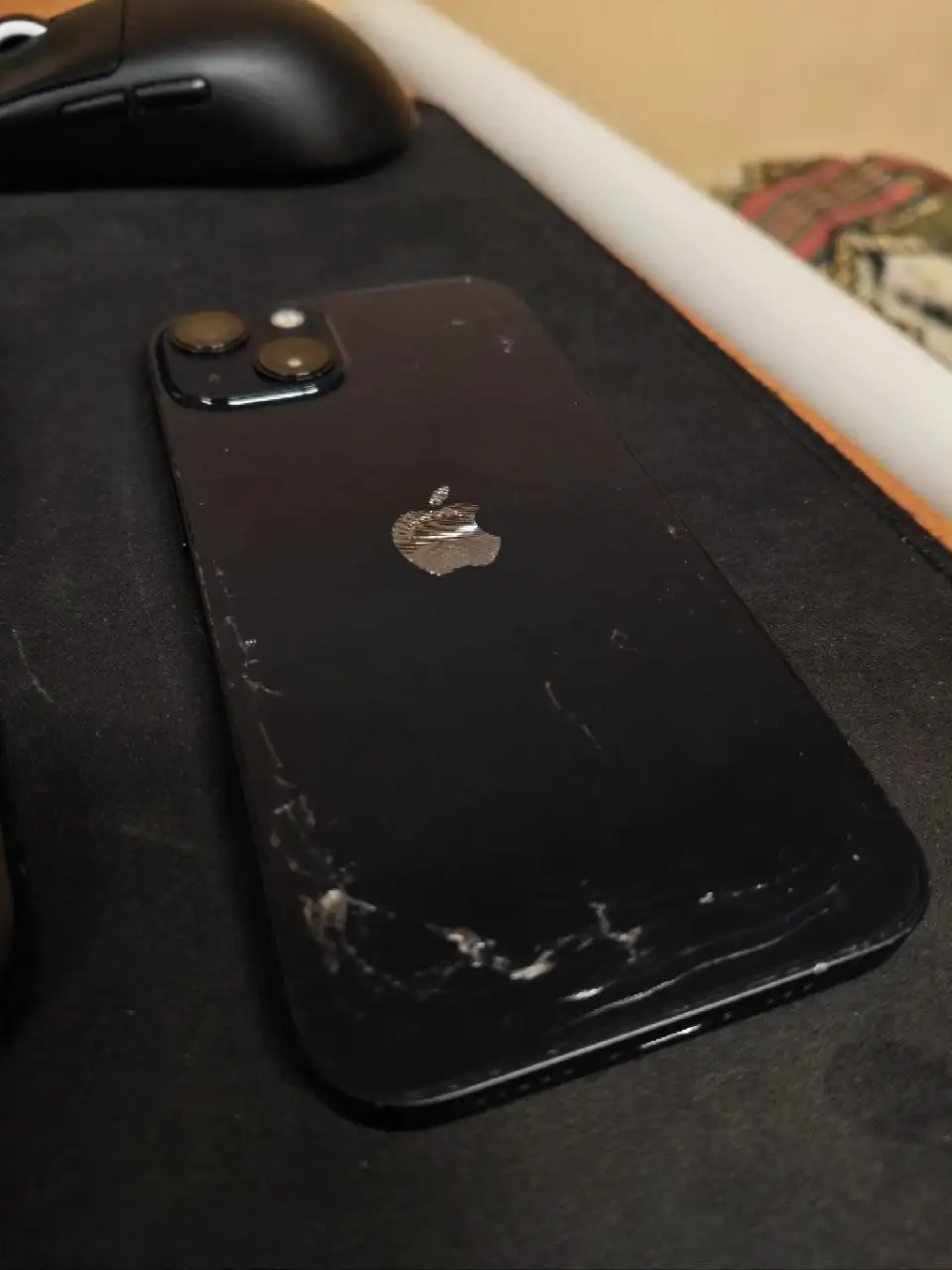 Продам iPhone 13 128 Гб с треснутой задней крышкой - Смартфоны (Электроника) в Барнаул