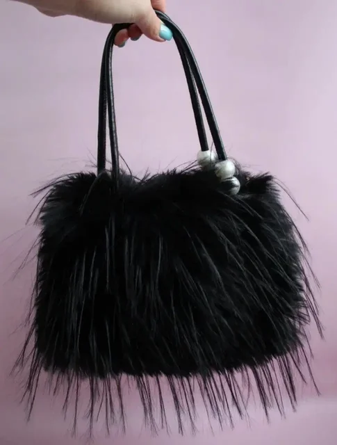 Продажа обложки на паспорт и меховой сумки - Посуда в Барнаул