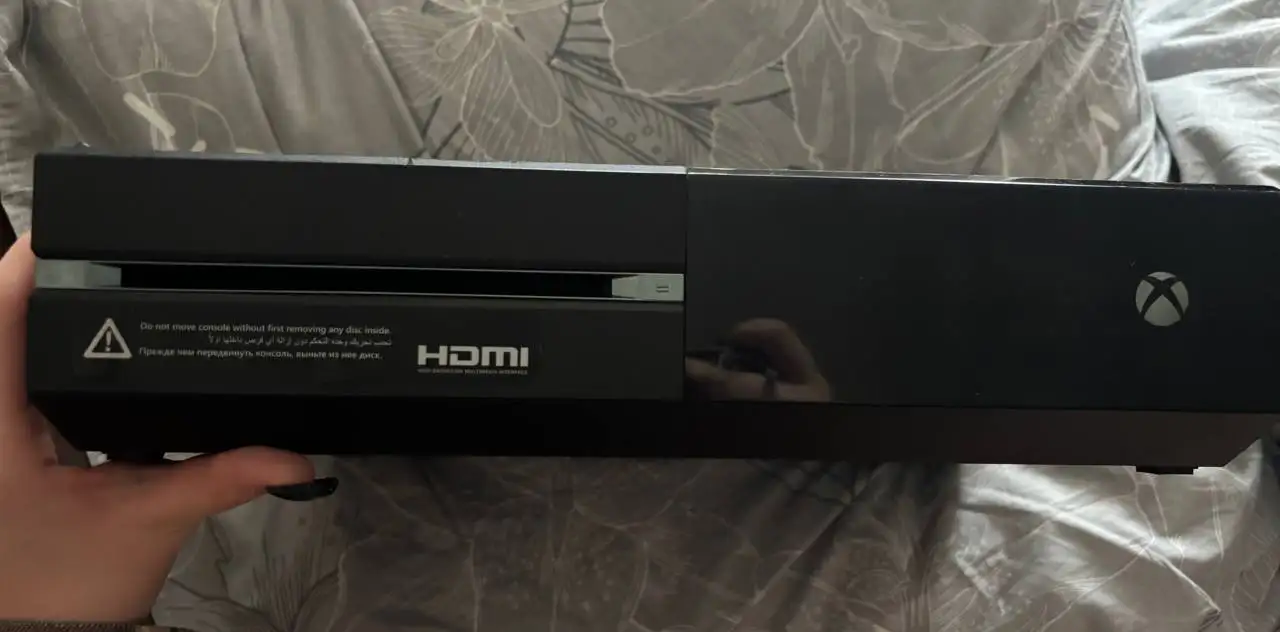 Xbox One с подпиской и геймпадом - Игровые консоли (Электроника) в Барнаул