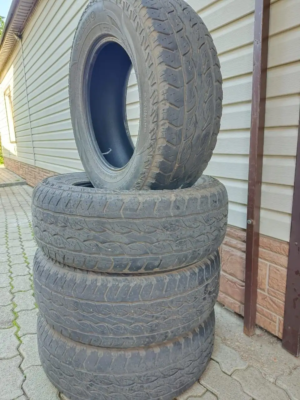 Шины 265/65 17 в нормальном состоянии - Шины и диски (Запчасти) в Барнаул