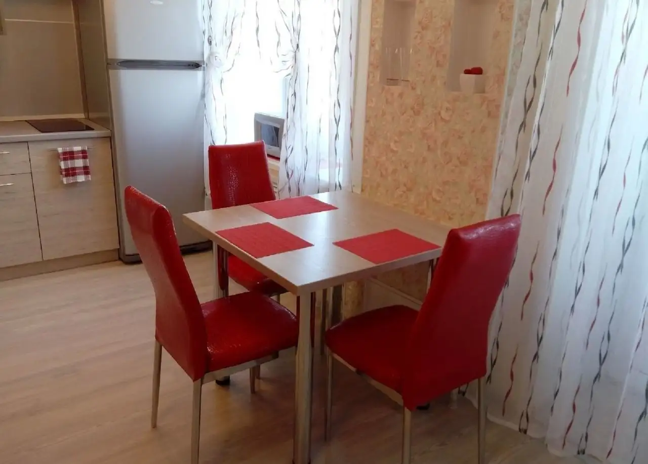 Сдается студия на длительный срок - Квартиры (Недвижимость) в Барнаул