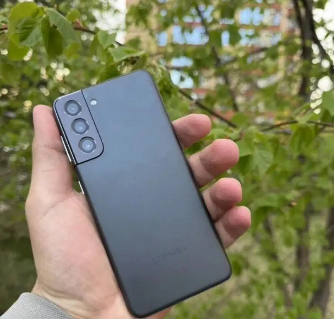 s21 256GB с дефектом дисплея и фронтальной камеры - Смартфоны (Электроника) в Барнаул
