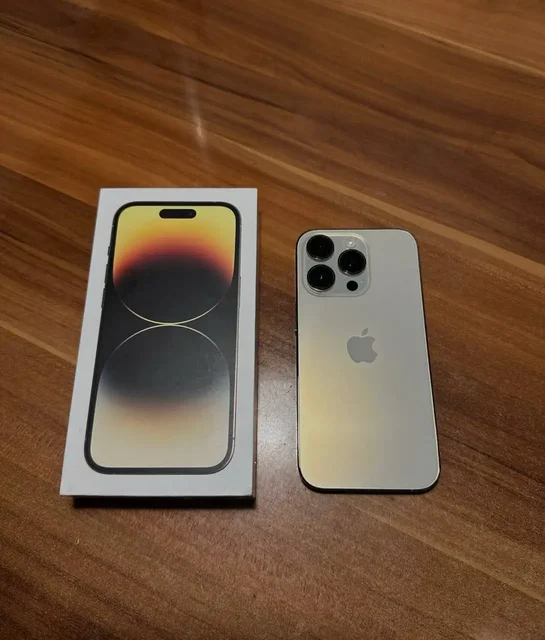 Apple iPhone 14 Pro 256GB и Apple Watch SE - Компьютеры в Барнаул