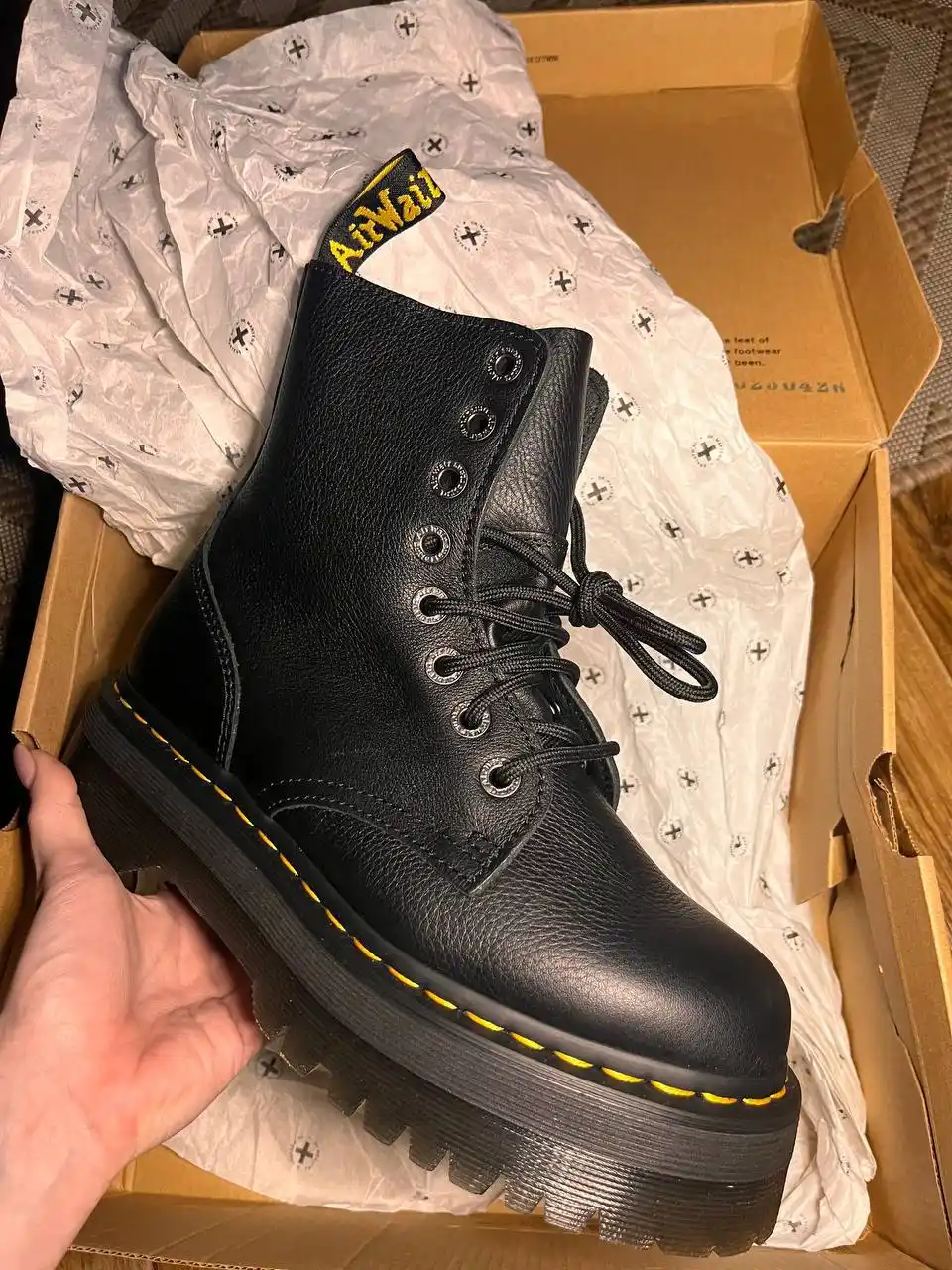 Продам новые ботинки Dr. Martens 39 размера