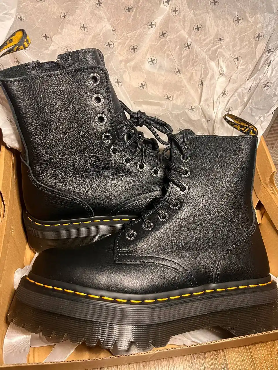 Продам новые ботинки Dr. Martens 39 размера