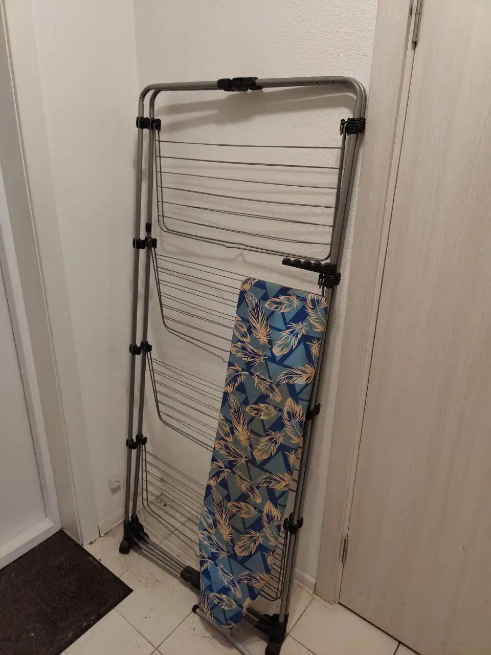 Продам сушилку для белья с гладильной доской