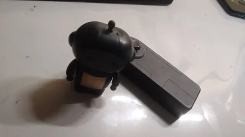 Робот на пульте управления - Хобби и отдых в Санкт-Петербург