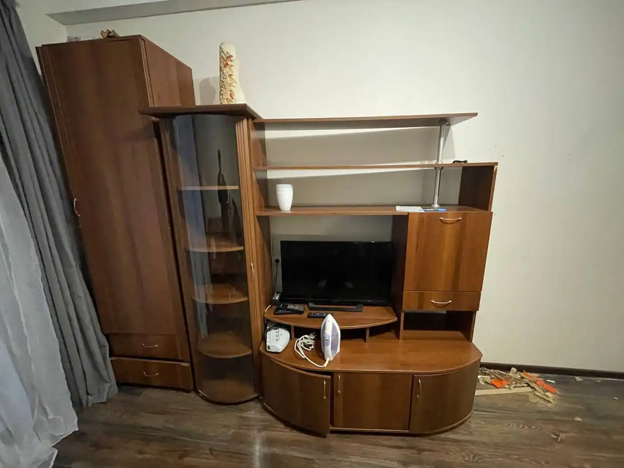 Отдам бесплатно стенку