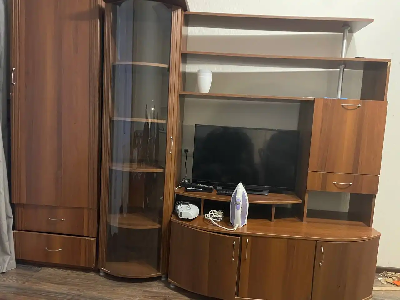 Отдам бесплатно стенку