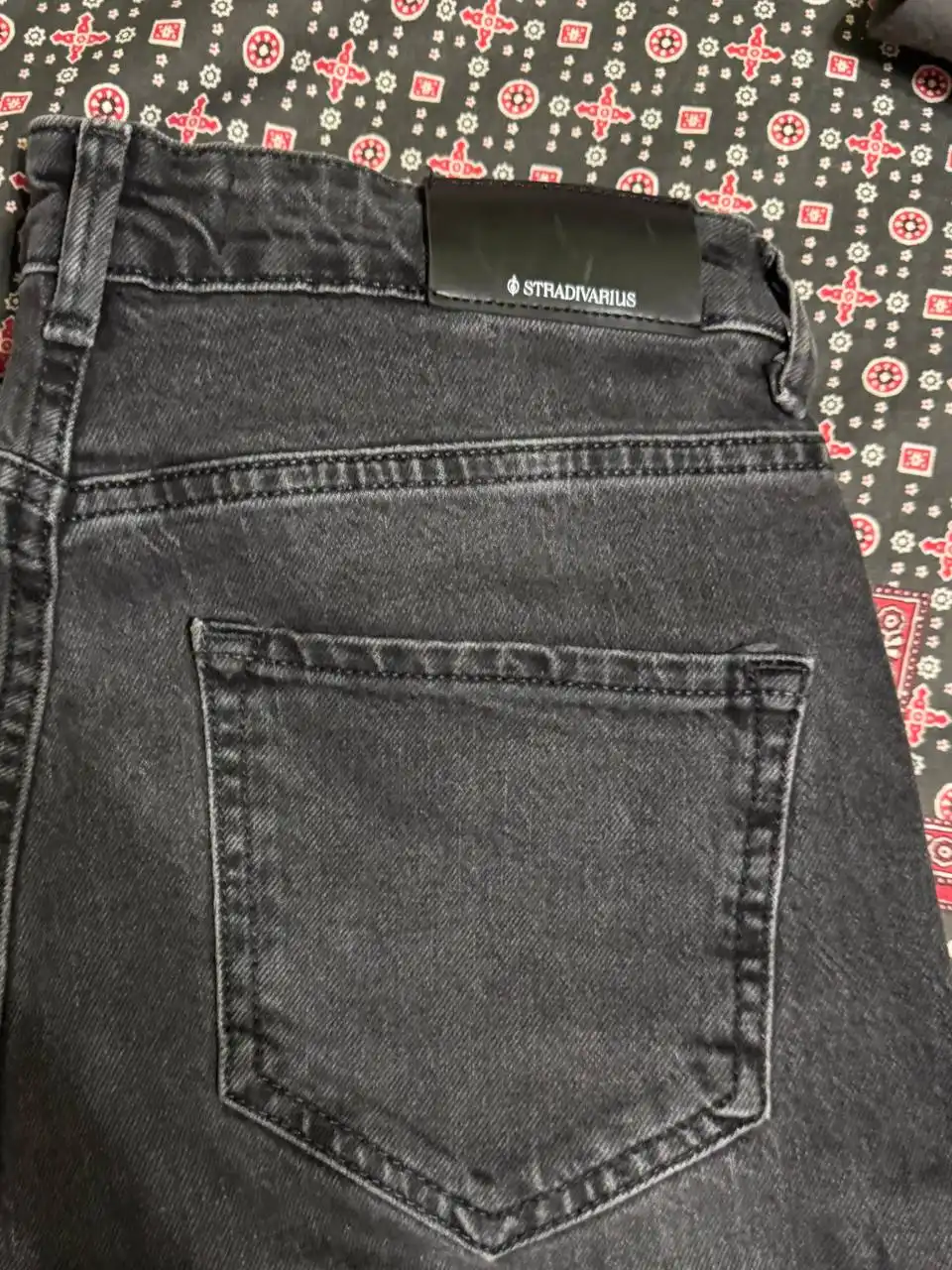 Женские джинсы Stradivarius и Mango