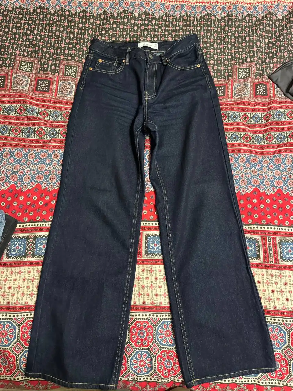 Женские джинсы Stradivarius и Mango