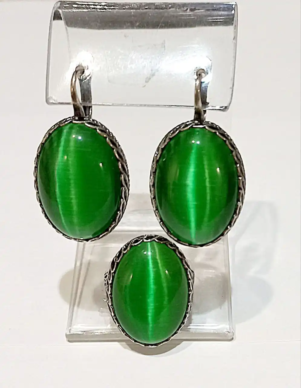 Ювелирное кольцо с камнем кошачий глаз