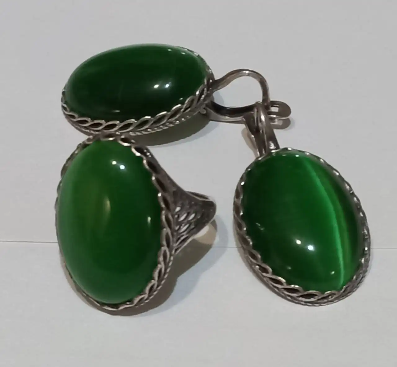 Ювелирное кольцо с камнем кошачий глаз