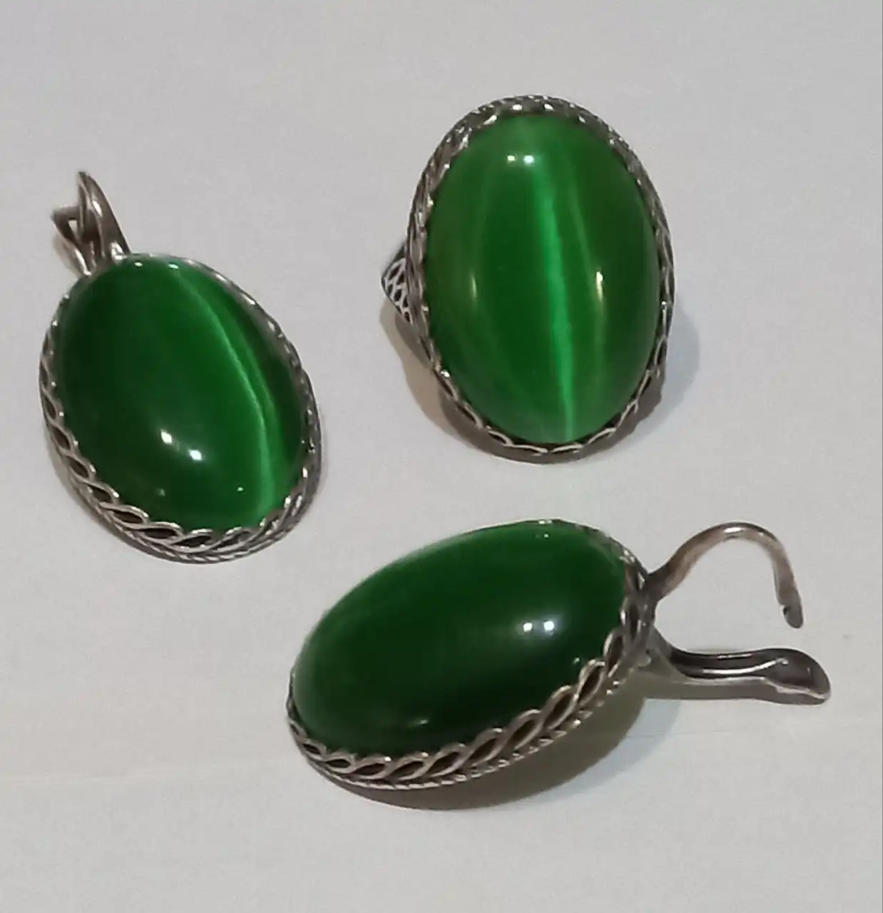 Ювелирное кольцо с камнем кошачий глаз