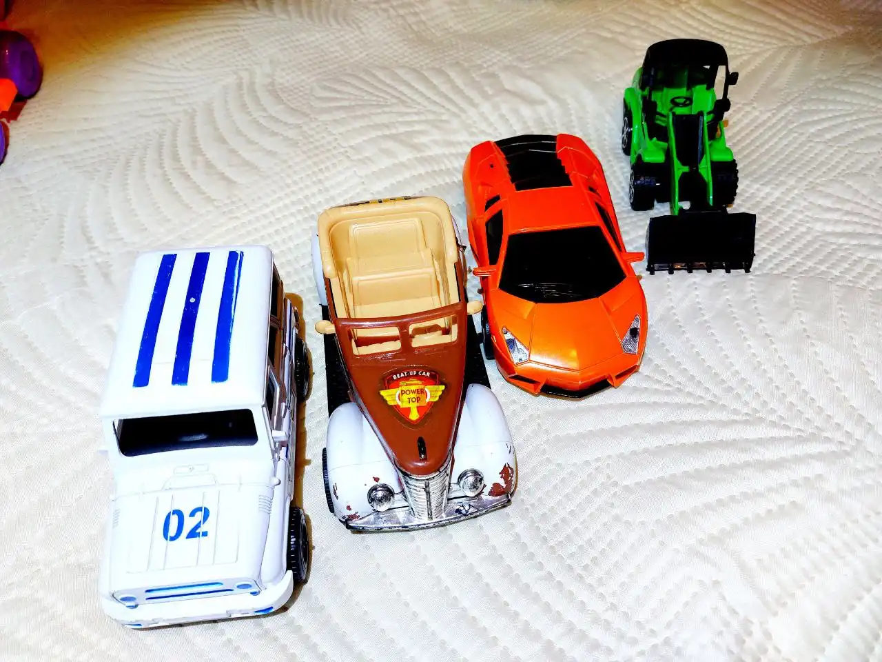Пакет игрушечных машинок для мальчика