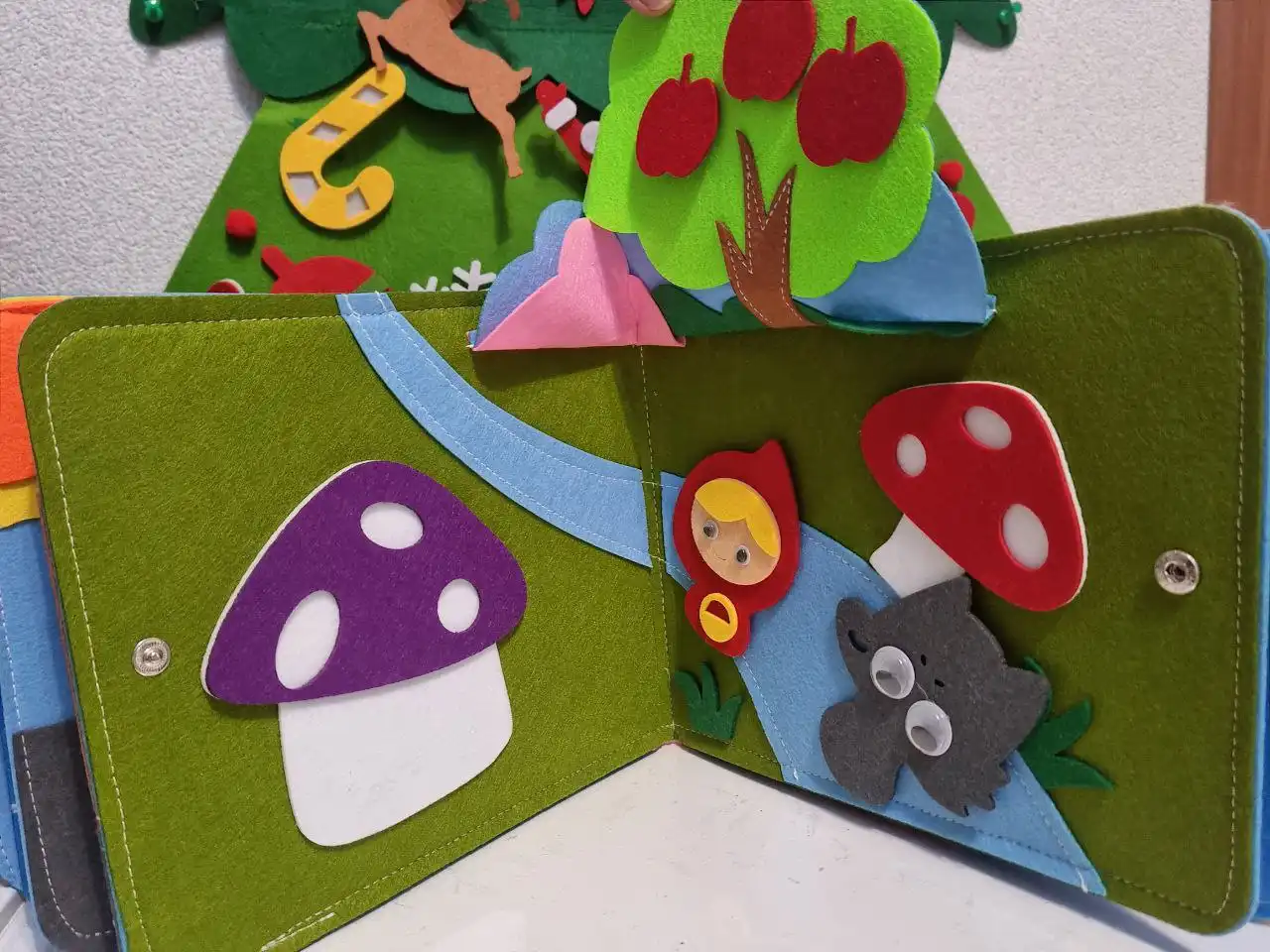 Книжка из фетра в новом состоянии