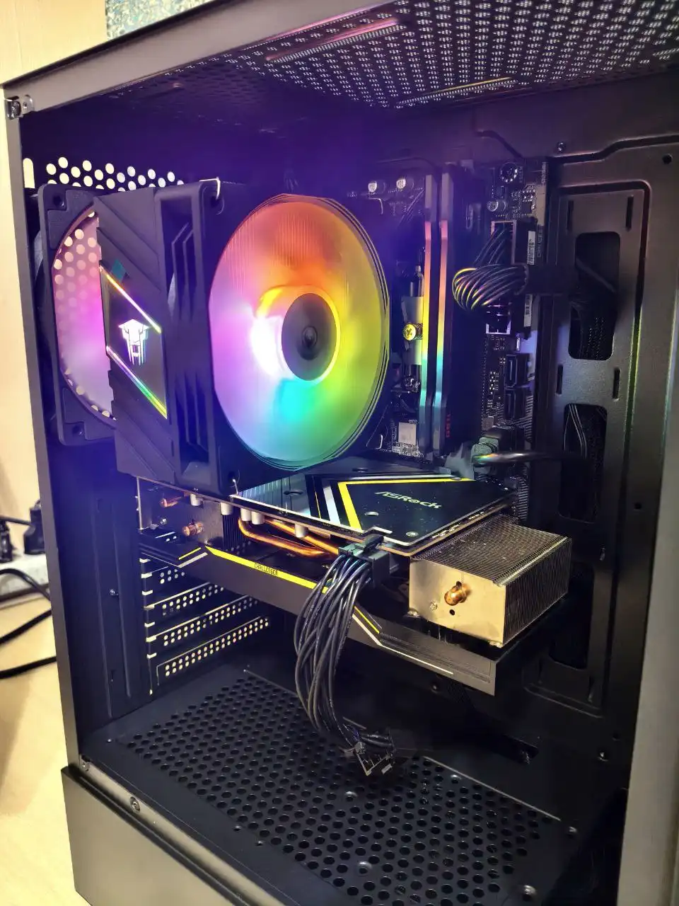 Игровой ПК с Intel i3-12100F и RX 5600 XT