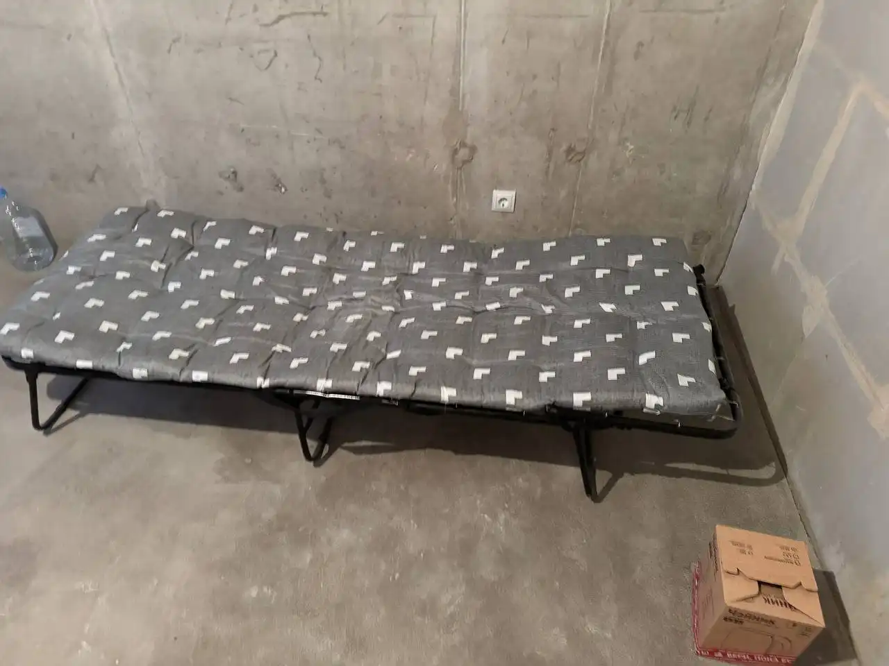 Раскладушка с матрасом