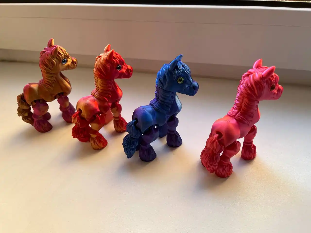 Продажа лошадок и брелков в виде лошадок