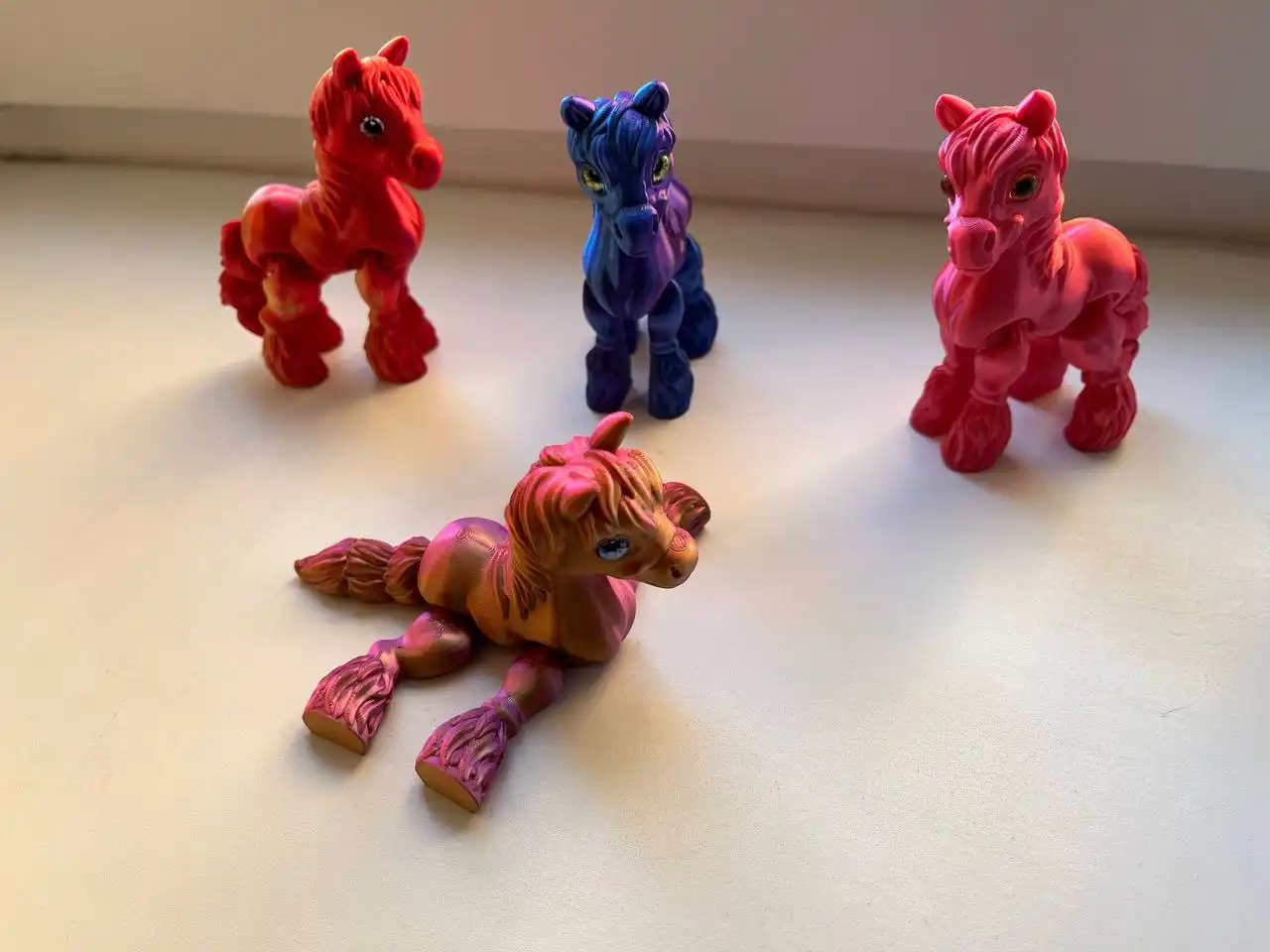 Продажа лошадок и брелков в виде лошадок