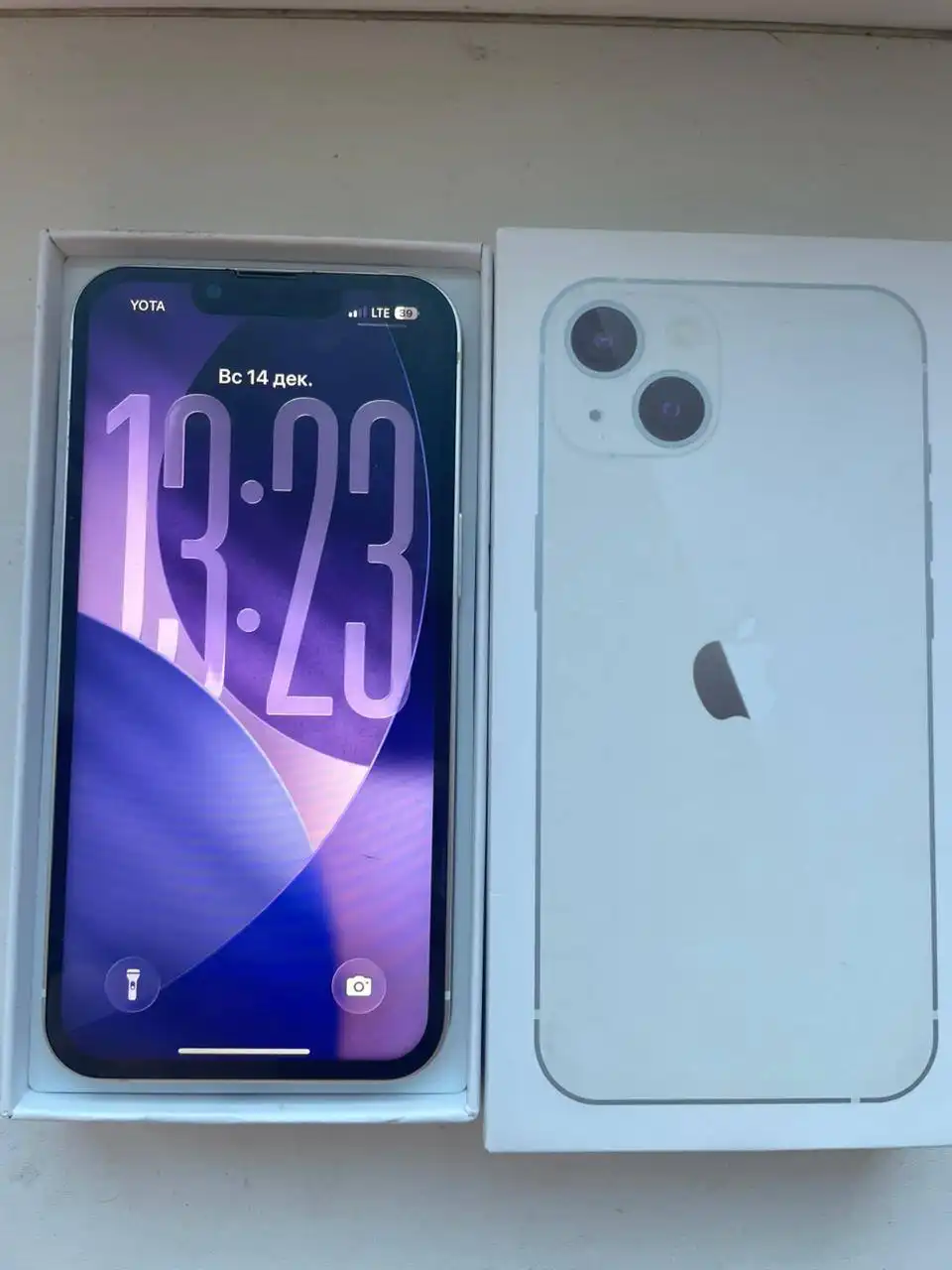 Продам iPhone 13 256 ГБ белый с трещиной на экране